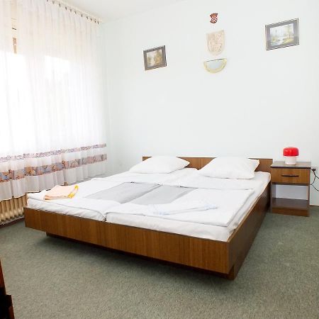 Biba Rooms Karlovac Bagian luar foto