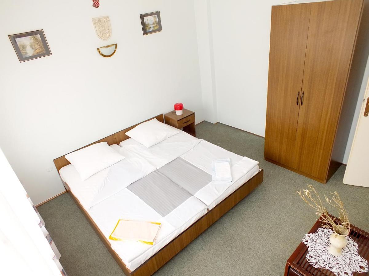 Biba Rooms Karlovac Bagian luar foto