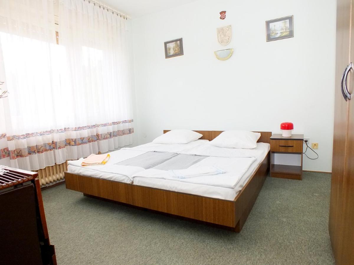 Biba Rooms Karlovac Bagian luar foto